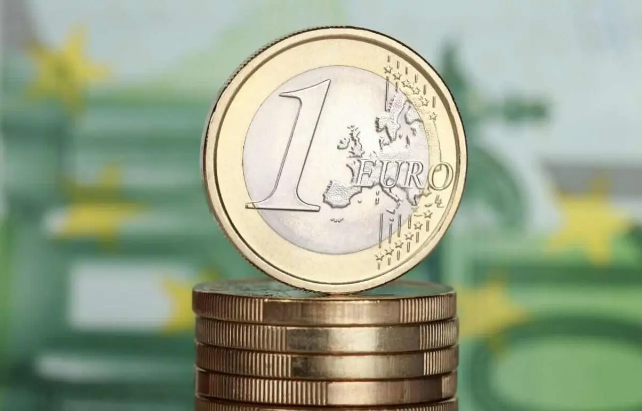 Raccogli le monete da 1 euro? Ecco quanto valgono davvero al chilo (la cifra ti sorprenderà)